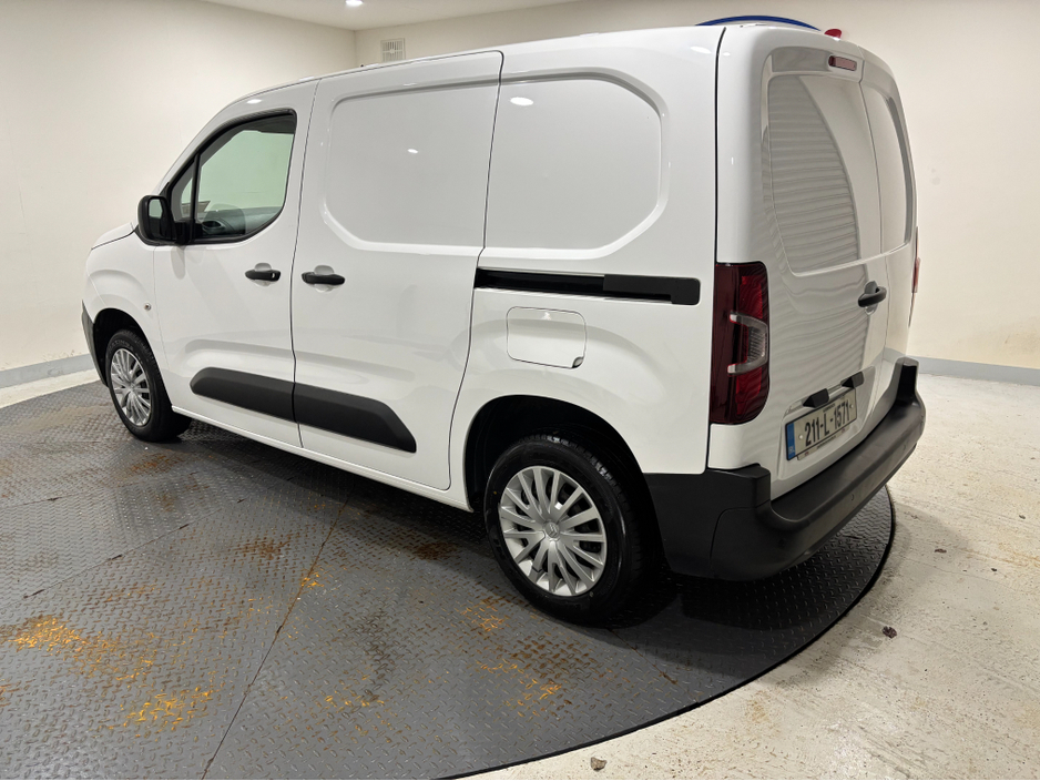 2021 Citroen Berlingo - image 5