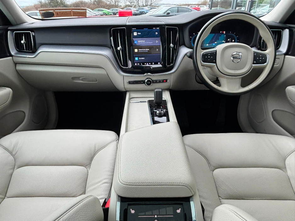 2022 Volvo XC60 B4 AWD MOMENTUM WITH EXTRAS €39,995