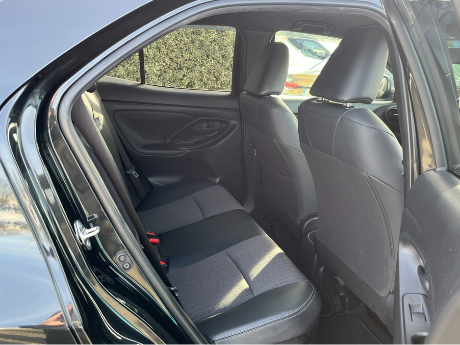 2023 Toyota Yaris Cross - image 9