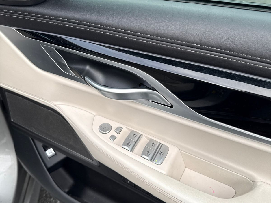 2022 BMW 7 Series - image 23