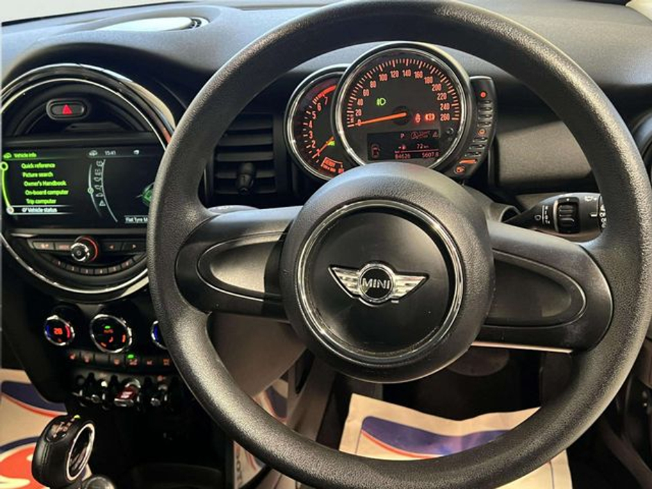 2016 MINI Cooper 1.2 Automatic, Reversing camera €13,895