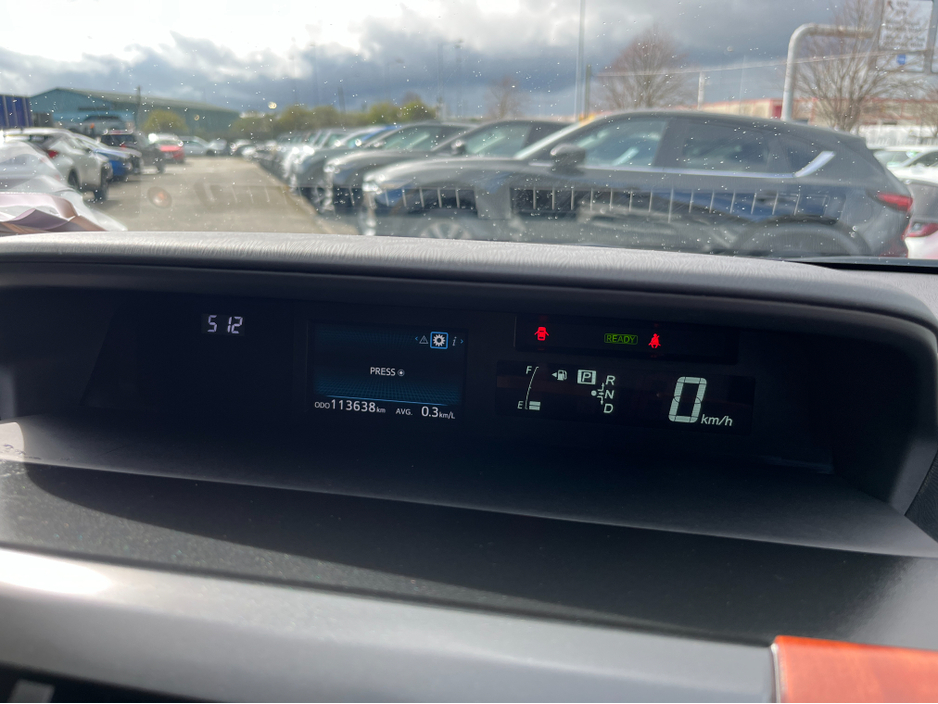 2016 Toyota Prius Alpha - image 20