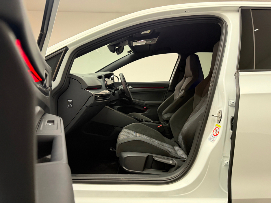 2024 Volkswagen Golf - image 15