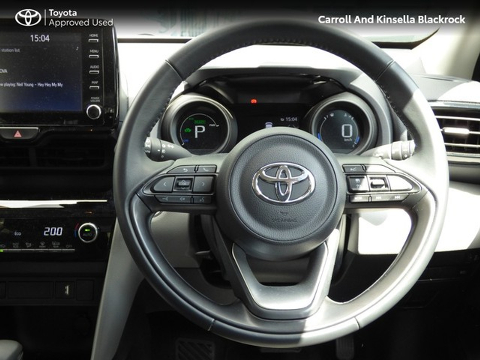 2025 Toyota Yaris Cross - image 9