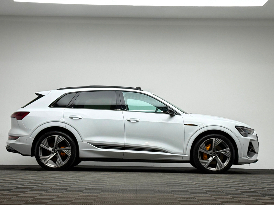 2023 Audi e-tron - image 8