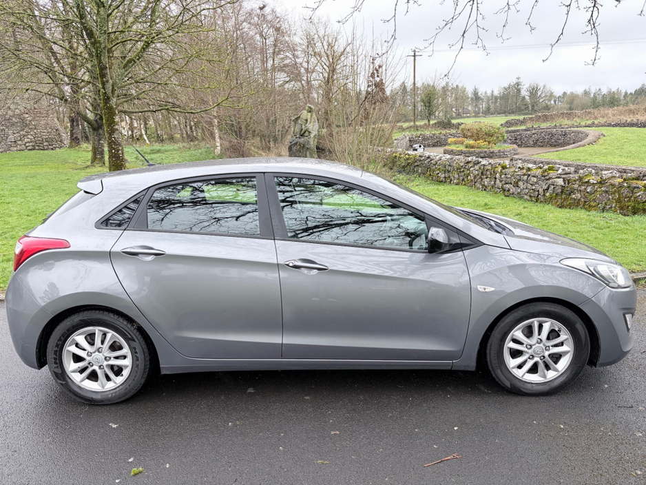 2013 Hyundai i30 - image 9