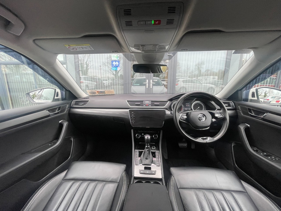 2021 Skoda Superb - image 9