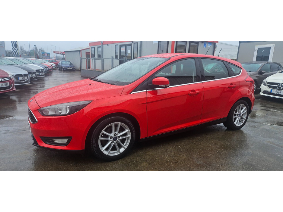 2015 Ford Focus - image 19