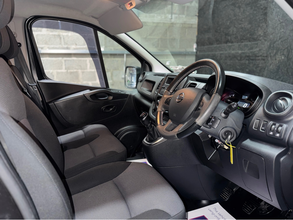 2021 Nissan NV300 - image 9