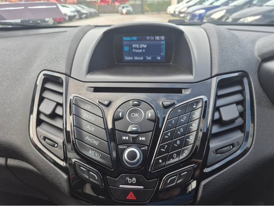 2016 Ford Fiesta - image 4