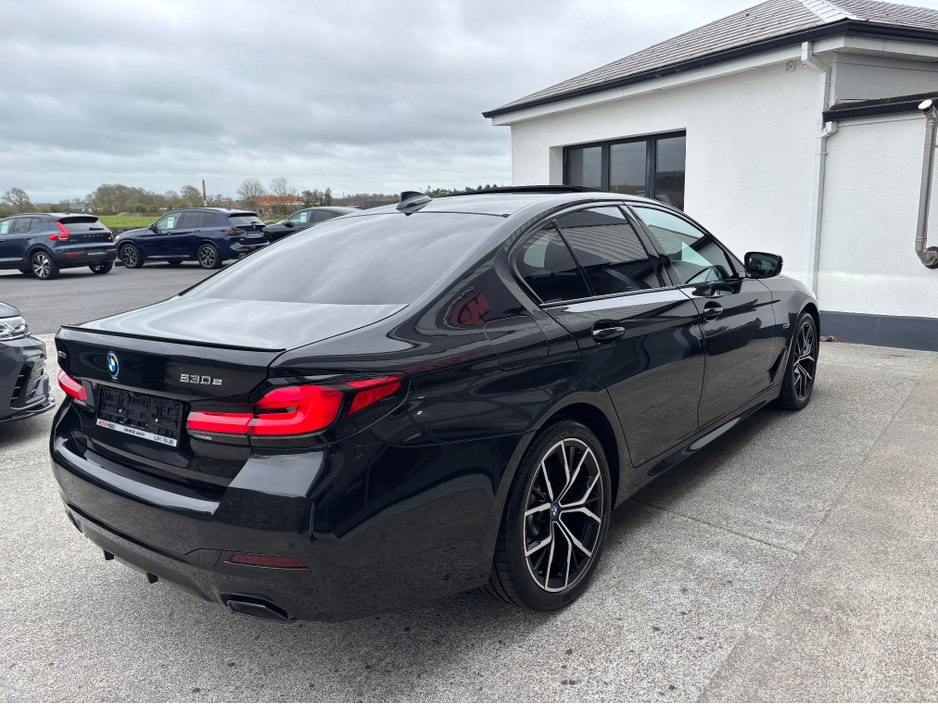 2022 BMW 5 Series - image 4