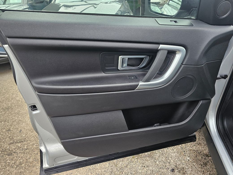 2018 Land Rover Discovery Sport - image 20