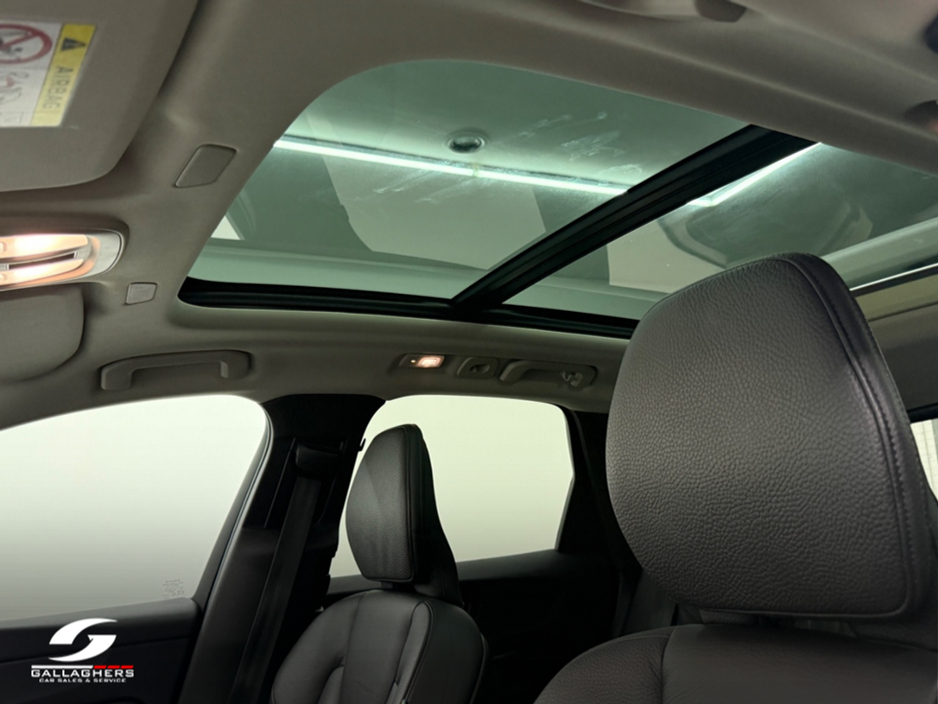 2023 Volvo XC60 - image 13