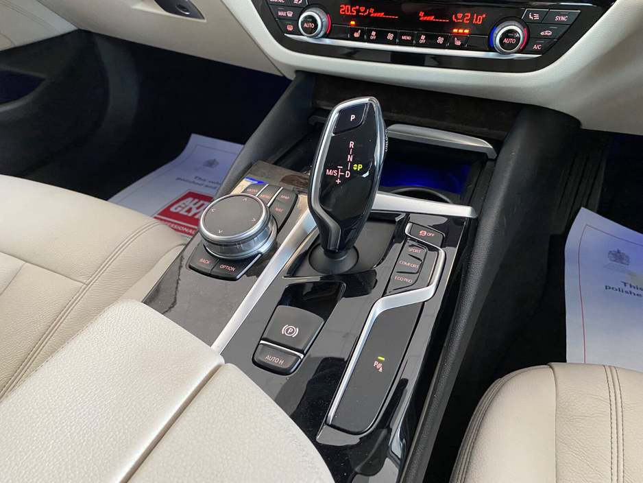 2019 BMW 5 Series - image 14