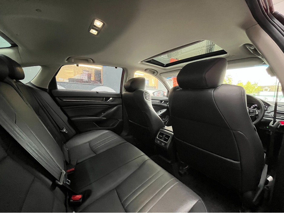 2020 BMW 5 Series - image 17