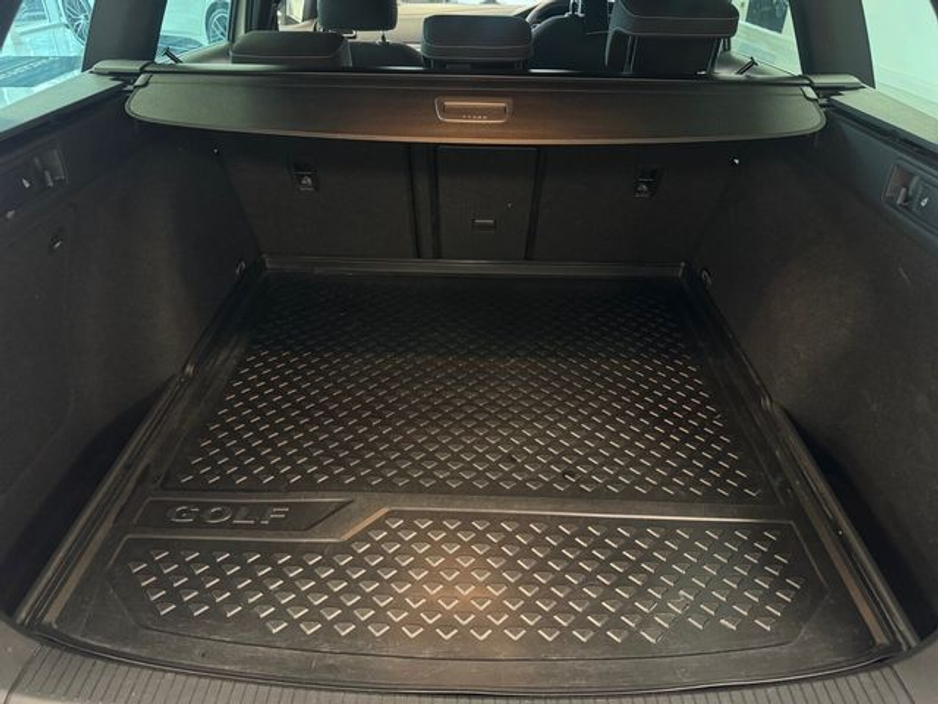 2016 Volkswagen Golf - image 18