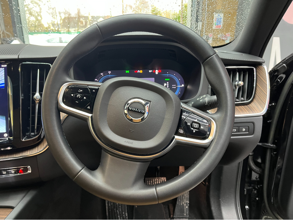 2023 Volvo XC60 €45950 2023 VOLVO XC60 RECHARGE ULTIMATE T6 2.0 AUTOMATIC / CRUISE CONTROL / 360° PARKING CAMERA / ELECTRIC MEMORY & HEATED SEATS / PANORAMIC SUNROOF / HEATED STEERING WHEEL / APPLE CARPLAY €45,950