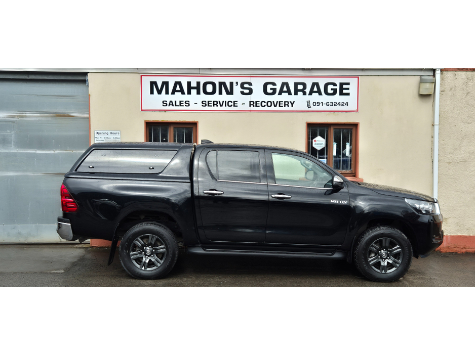 2022 Toyota Hilux - image 2