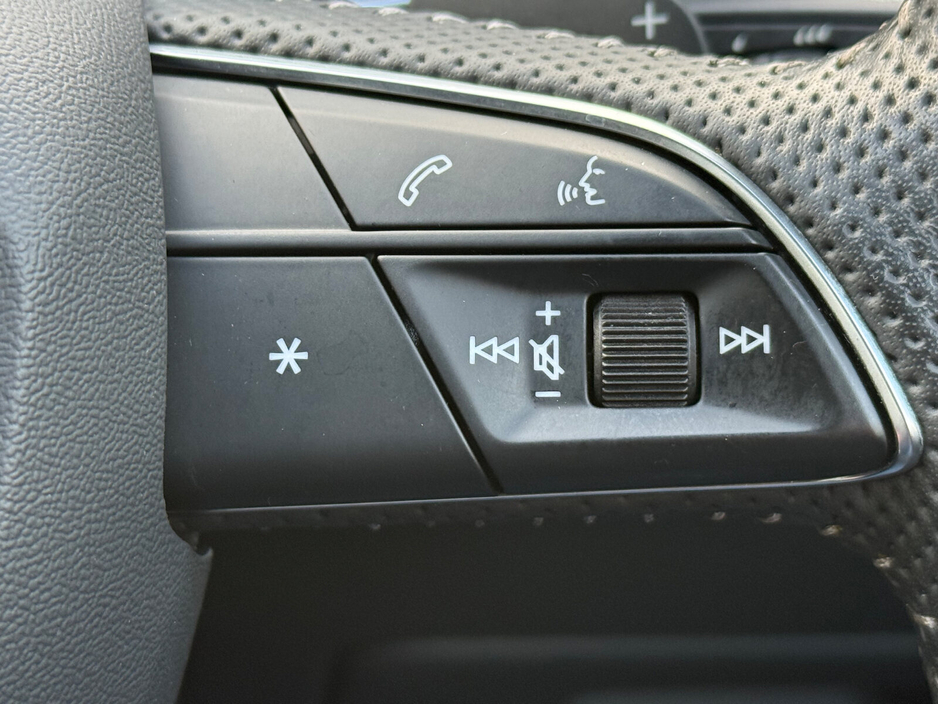 2020 Audi Q8 - image 25