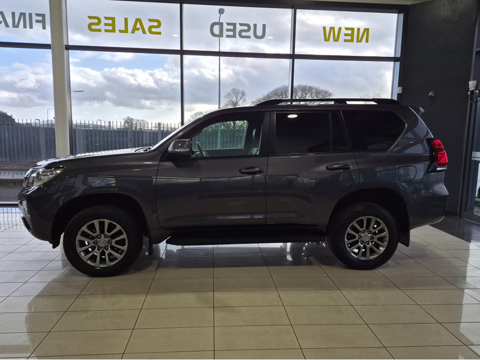 2022 Toyota Landcruiser - image 12