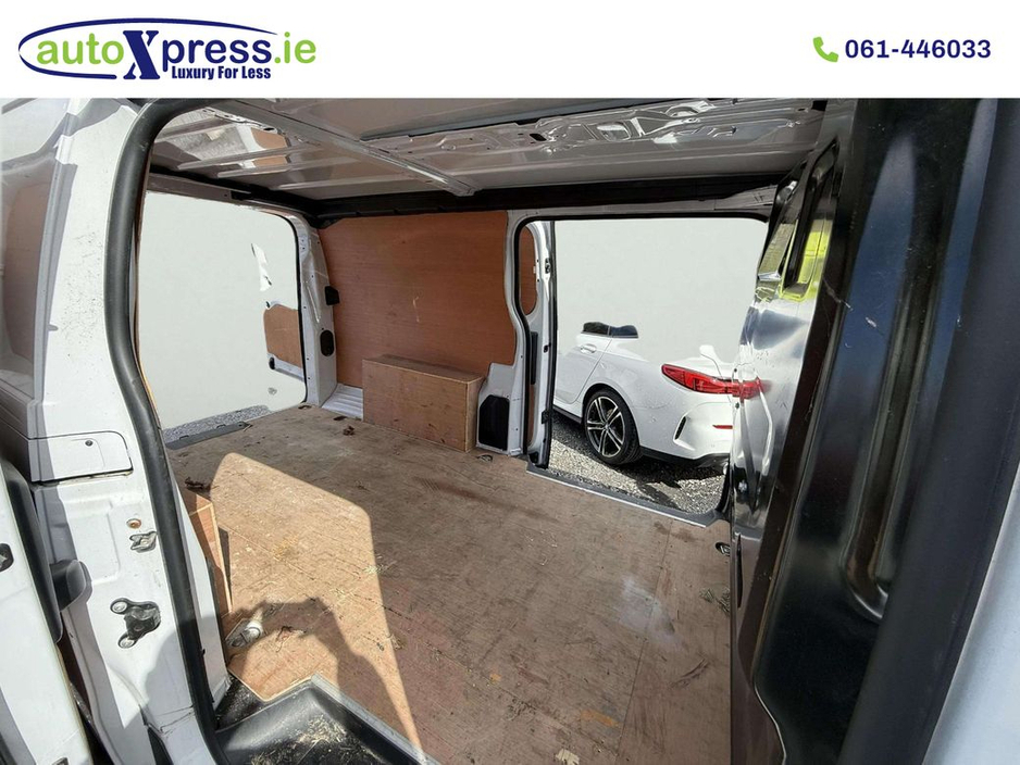 2022 Opel Vivaro - image 3