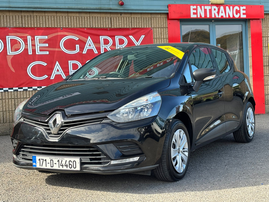 2017 Renault Clio - image 2