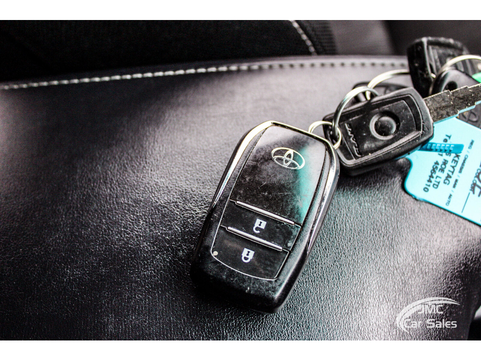 2019 Toyota Hilux - image 21