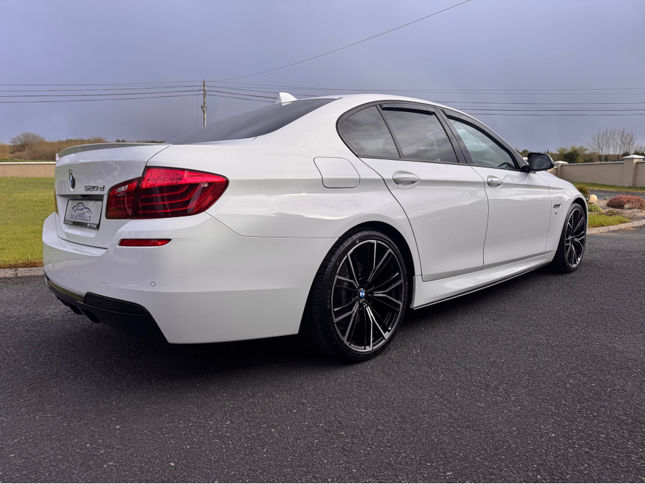 2016 BMW 5 Series - image 15