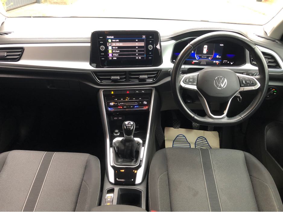 2022 Volkswagen T-Roc - image 11