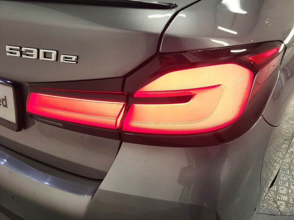 2023 BMW 5 Series - image 19