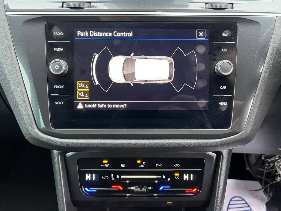 2023 Volkswagen Tiguan LIFE 1.4 HYBRID // DIGITAL CLUSTER // APPLE CARPLAY/ANDROID AUTO // DUAL ZONE CLIMATE CONTROL €31,900