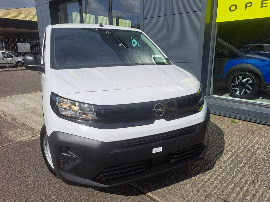 2024 Opel Combo  €17,950