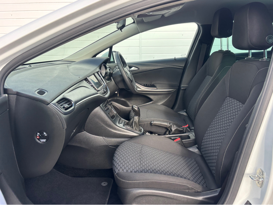 2021 Opel Astra - image 18