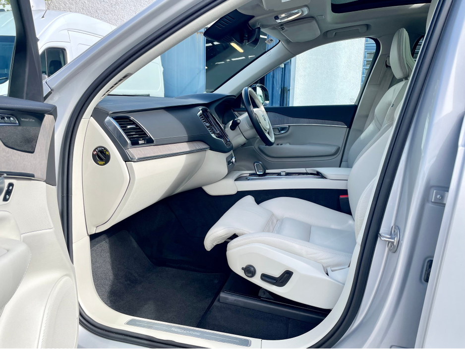 2023 Volvo XC90 - image 35
