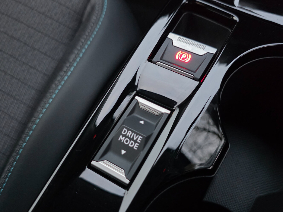 2021 Peugeot 208 - image 27