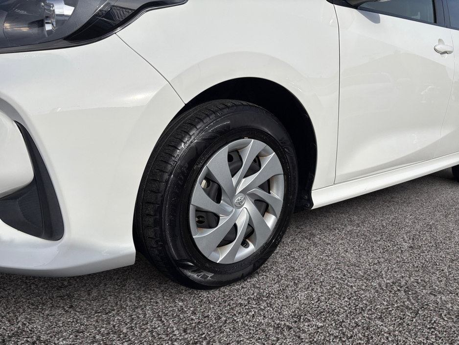 2020 Toyota Yaris - image 16