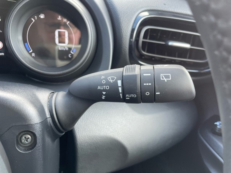 2023 Toyota Yaris Cross - image 12