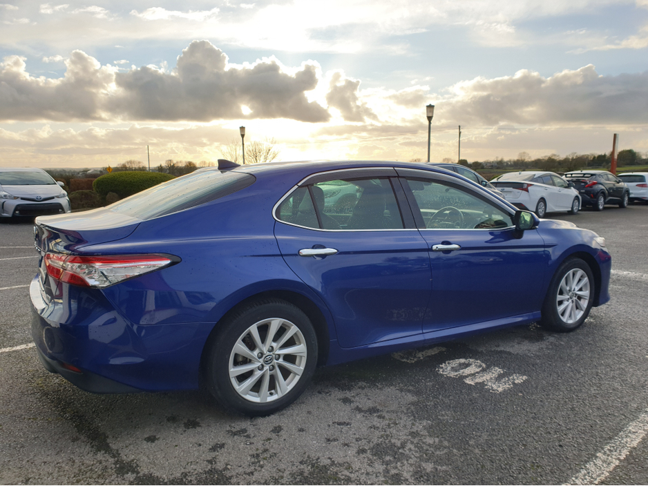 2021 Toyota Camry - image 6
