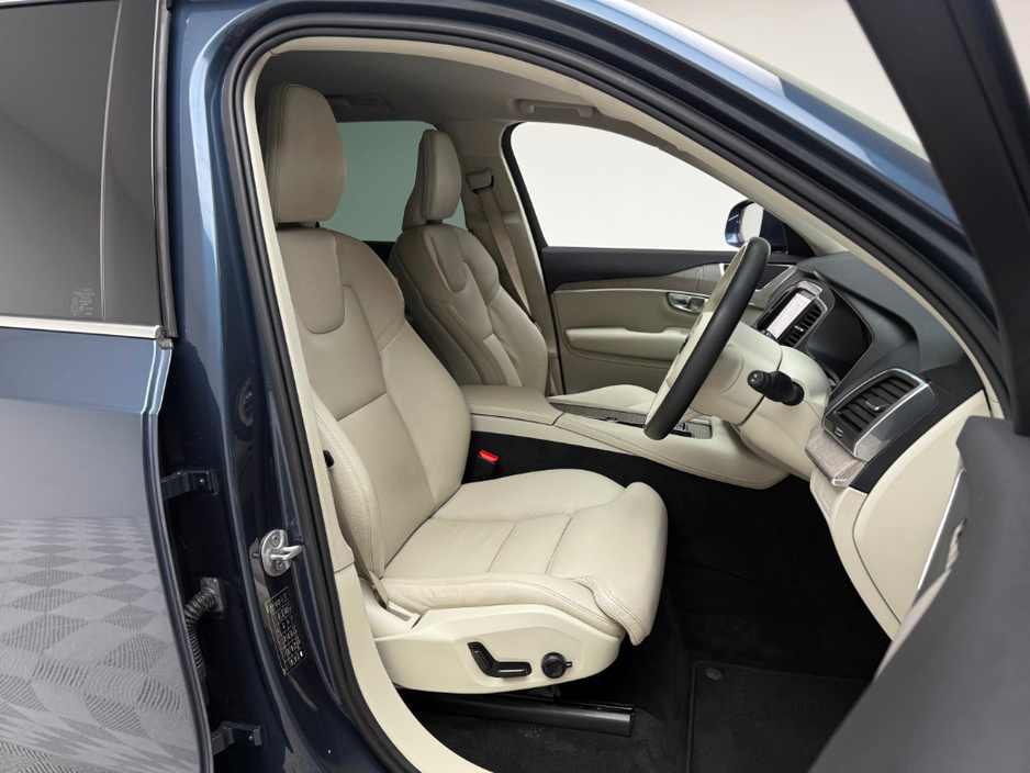 2022 Volvo XC90 CORE T8 RECHARGE AWD *7 SEATER* €49,990