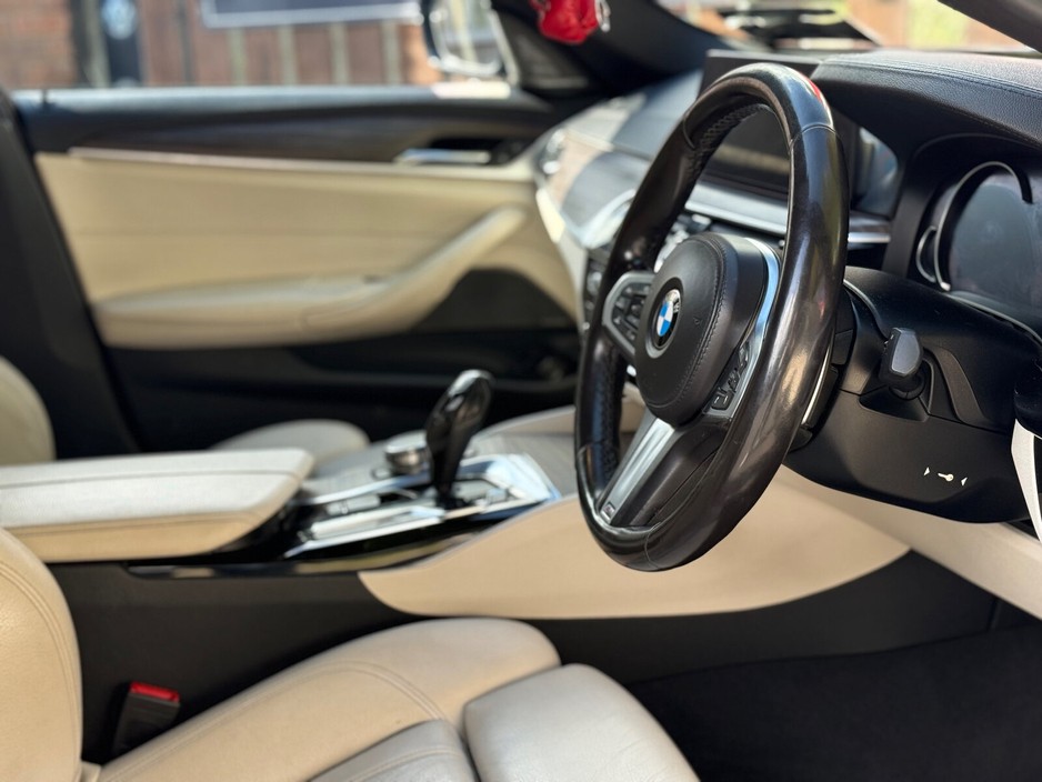 2017 BMW 5 Series - image 13