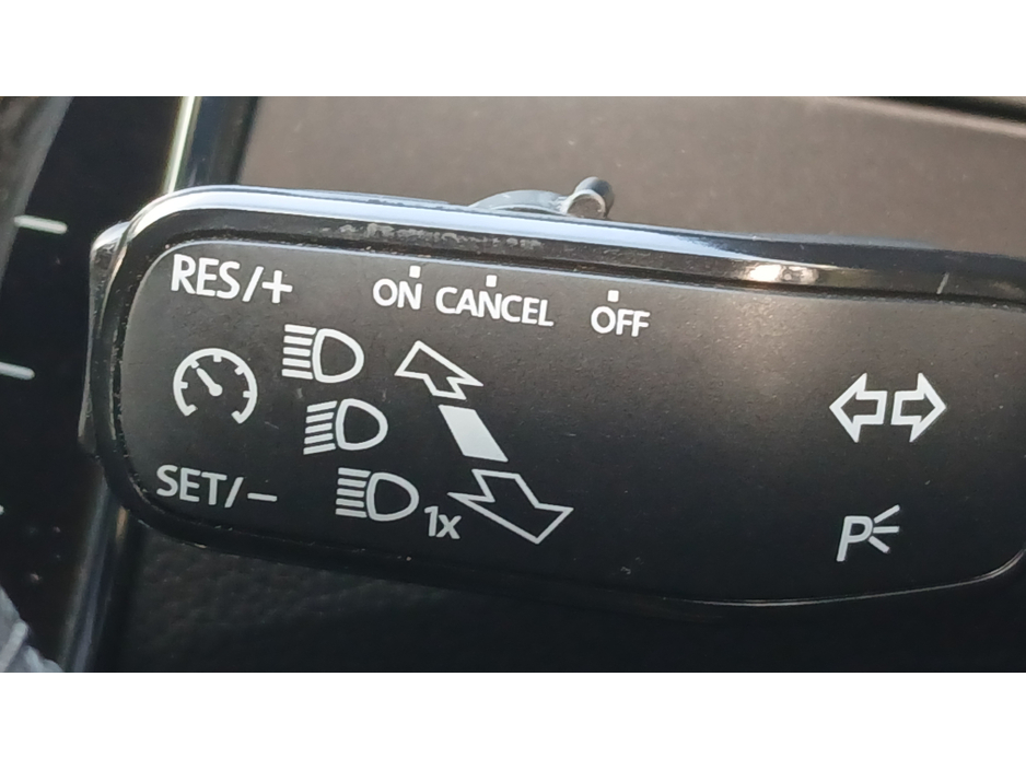 2020 Skoda Superb - image 23