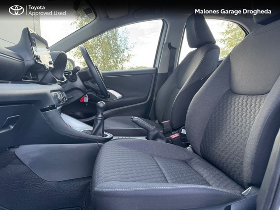 2024 Toyota Yaris - image 6