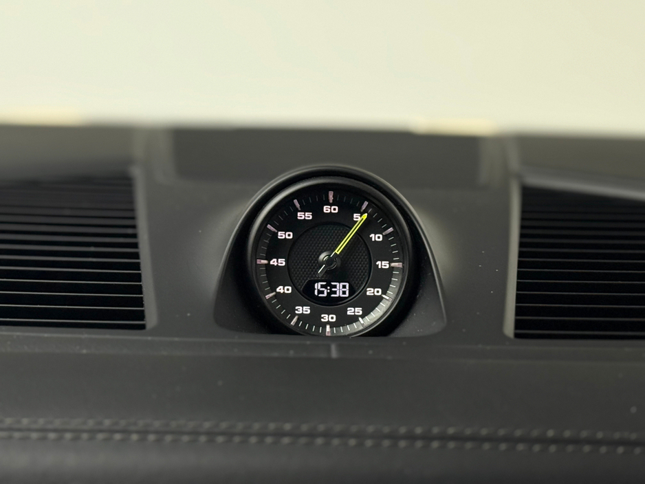 2021 Porsche Cayenne - image 25