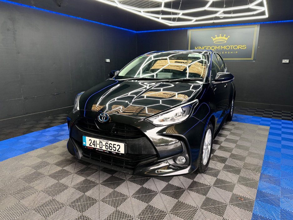 2024 Toyota Yaris - image 5