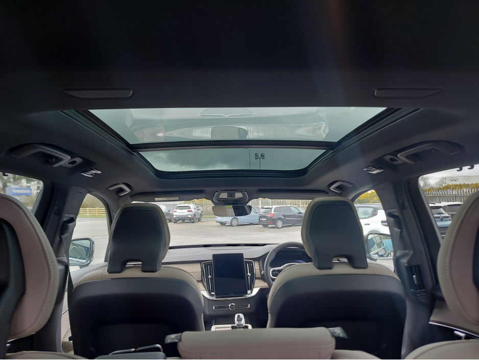 2026 Volvo XC90 - image 17