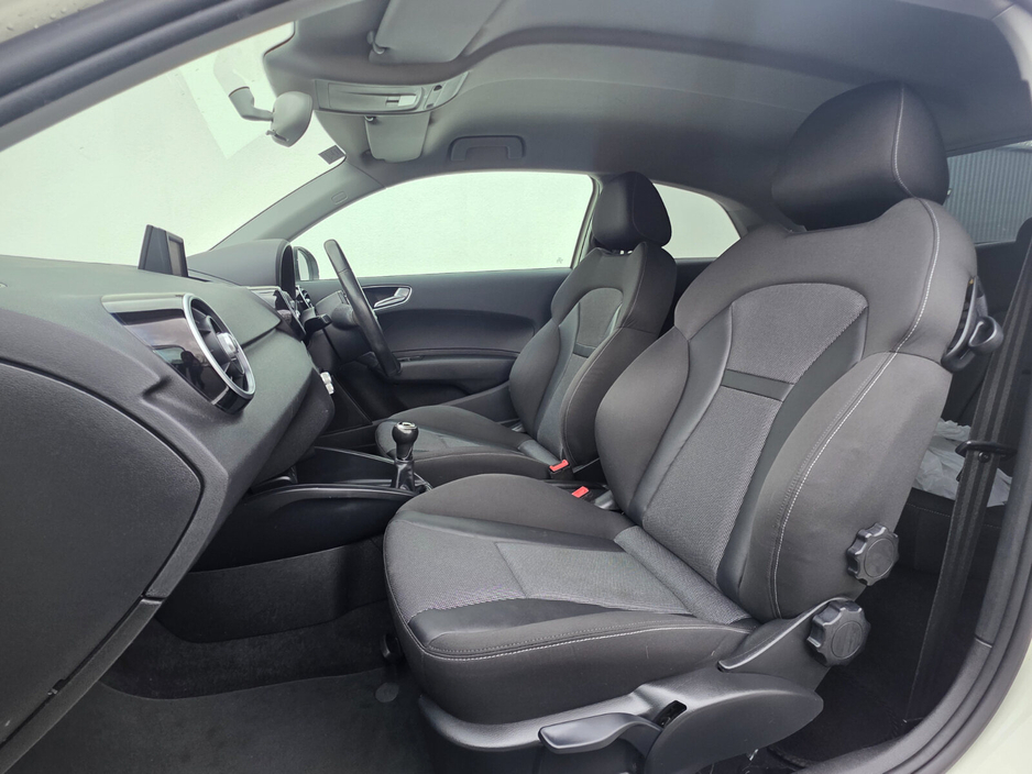 2014 Audi A1 - image 12