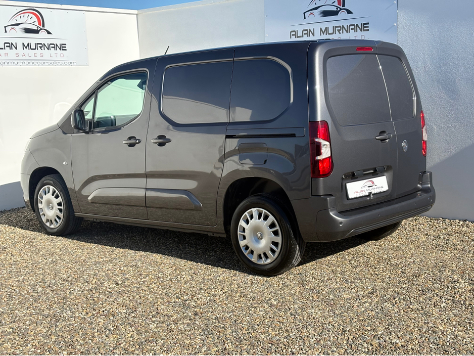 2023 Vauxhall Combo - image 8