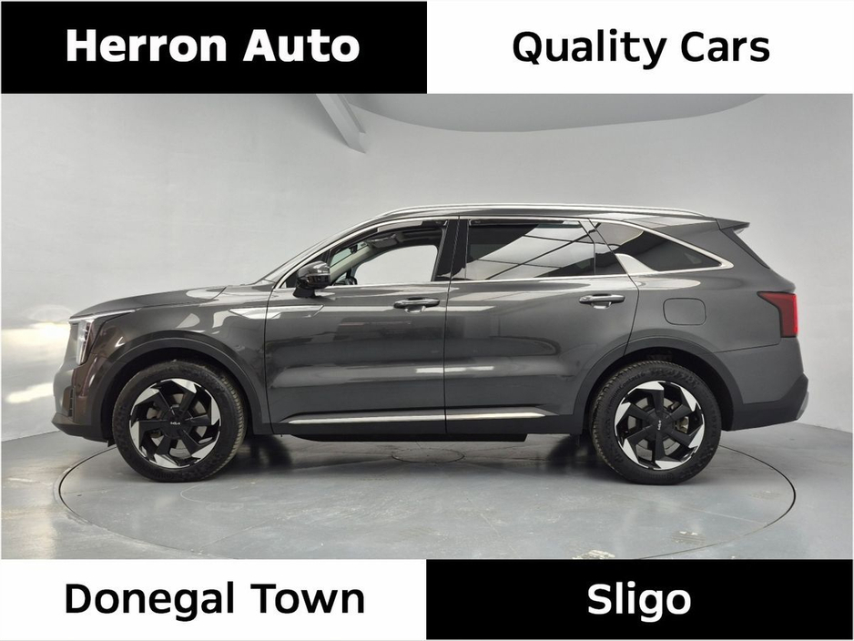 2025 Kia Sorento - image 2