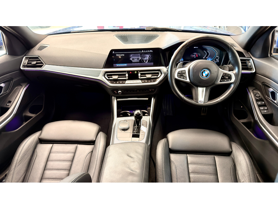 2022 BMW 3 Series - image 11