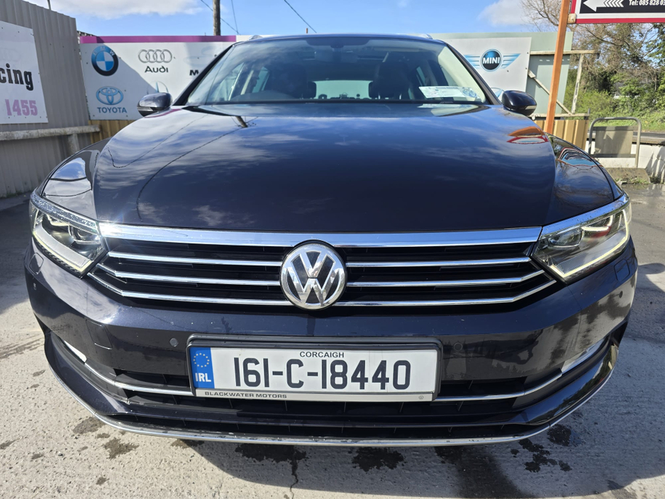 2016 Volkswagen Passat - image 3